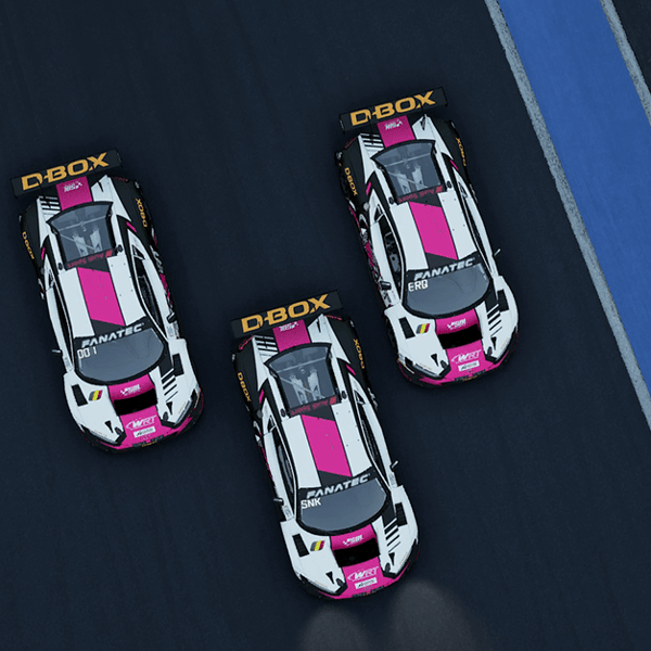 Voitures de course avec le logo D-BOX