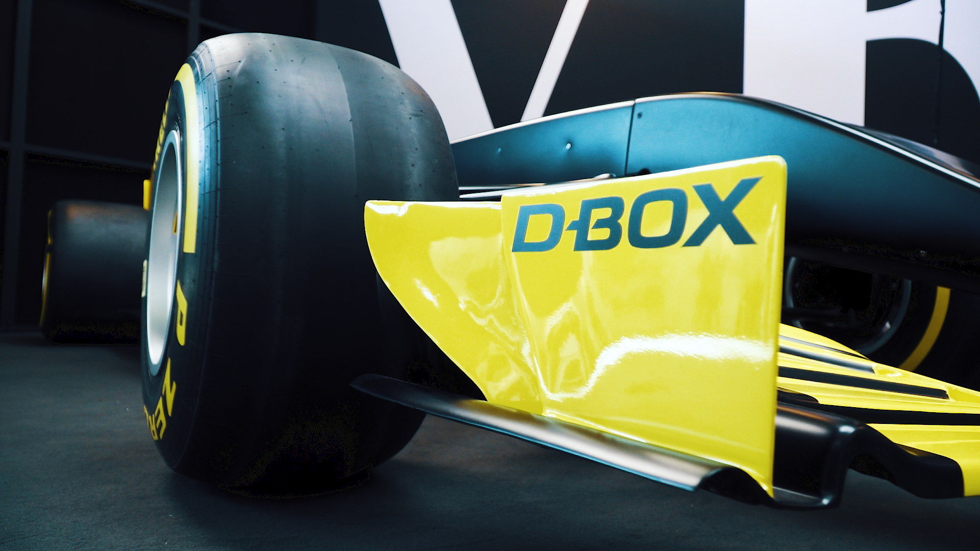 Voiture de formule 1 étiquetée D-BOX