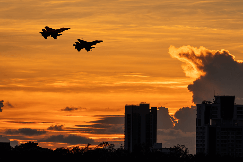 silhouette-team-military-aircraft-flying-over-city (1)